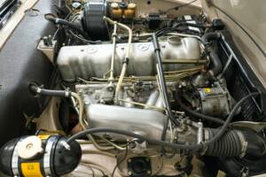 Image 6/24 of Mercedes-Benz 280 SL (1970)