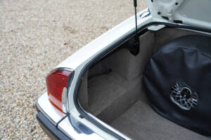 Image 32/50 of Jaguar XJS 5.3 V12 (1988)