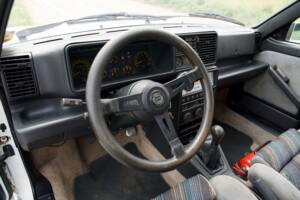 Image 32/47 of Lancia Delta HF Integrale (1988)