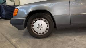 Bild 36/81 von Mercedes-Benz 250 TD (1992)