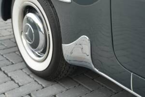 Image 45/50 de Mercedes-Benz 190 SL (1961)