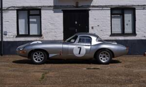 Image 2/50 de Jaguar E-Type "Semi-Lightweight" (1970)