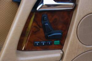 Image 36/50 of Mercedes-Benz 500 SL (1990)