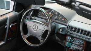 Image 9/51 of Mercedes-Benz 500 SL (1992)