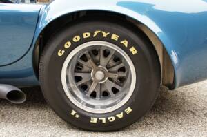 Image 6/6 of Shelby Cobra 427 S/C (1965)