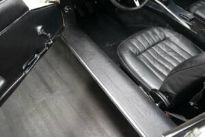 Image 12/49 de Jaguar Type E V12 (1974)