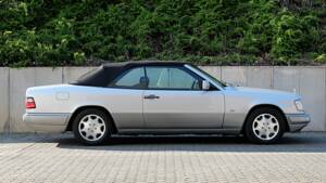 Image 69/74 of Mercedes-Benz E 320 (1997)