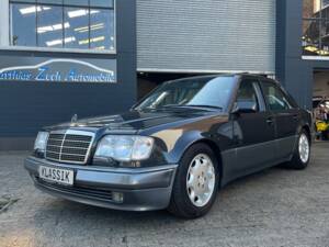 Imagen 2/64 de Mercedes-Benz E 500 (1993)