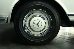 Image 47/50 of Mercedes-Benz 230 SL (1965)