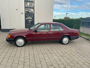 Image 10/10 de Mercedes-Benz 200 D (1989)