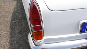 Image 18/36 de Peugeot 404 Coupé (1967)