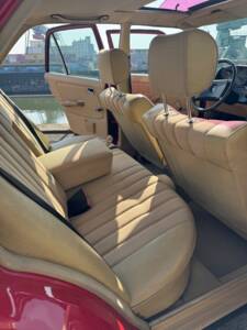 Image 42/65 of Mercedes-Benz 200 D (1982)