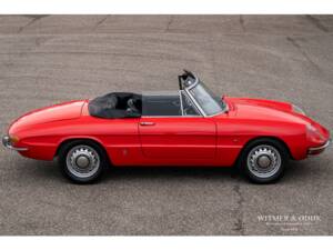 Image 5/29 of Alfa Romeo 1600 Spider Duetto (1967)