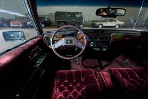 Image 33/58 of Cadillac Brougham Elegance (1988)