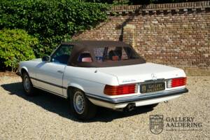 Image 2/50 of Mercedes-Benz 380 SL (1982)