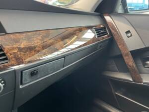 Afbeelding 3/38 van BMW 530i (2003)