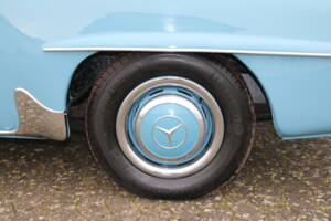 Image 13/68 of Mercedes-Benz 190 SL (1961)