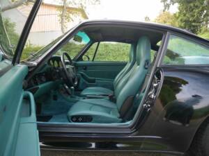Image 30/36 de Porsche 911 Carrera 4S (1998)