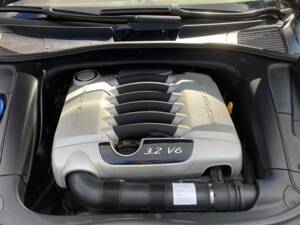 Bild 9/13 von Porsche Cayenne 3.2 V6 (2004)