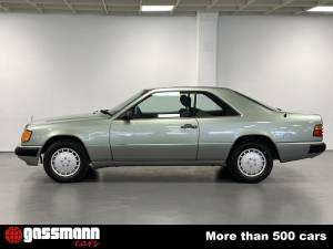 Image 4/15 of Mercedes-Benz 230 CE (1987)