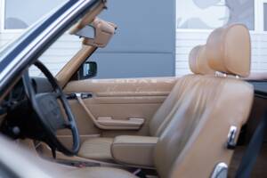 Image 28/37 of Mercedes-Benz 560 SL (1989)