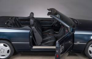 Image 15/28 of Mercedes-Benz E 320 &quot;Final Edition&quot; (1997)