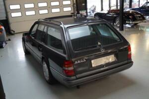 Bild 38/50 von Mercedes-Benz E 280 T (1994)
