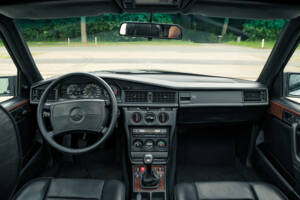 Bild 28/53 von Mercedes-Benz 190 E 2.5-16 (1991)