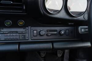 Bild 41/56 von Porsche 911 Carrera 4 (1990)