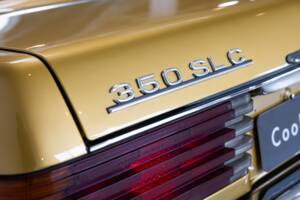 Image 29/32 of Mercedes-Benz 350 SLC (1971)