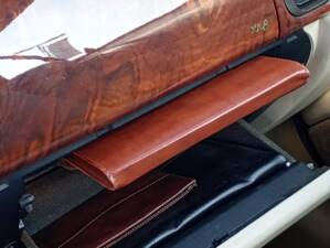 Image 17/39 of Jaguar XK8 4.0 (1998)