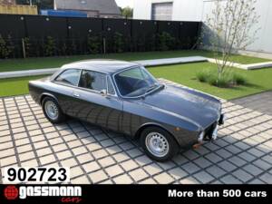 Bild 1/15 von Alfa Romeo Giulia GT 1300 Junior (1973)