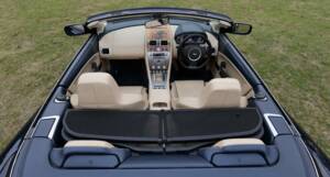 Image 46/50 of Aston Martin DB 9 Volante (2006)