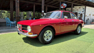 Bild 1/50 von Alfa Romeo Giulia 1300 GT Junior (1971)