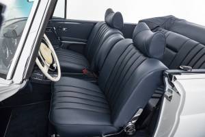 Image 15/33 de Mercedes-Benz 280 SE 3,5 (1970)