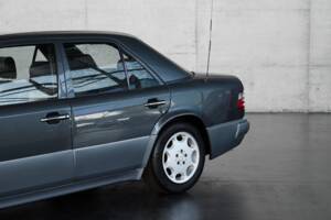 Bild 6/50 von Mercedes-Benz E 500 (1993)
