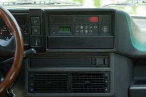 Obraz 41/50 pojazdu Alfa Romeo 75 2.0 Twin Spark (1989)