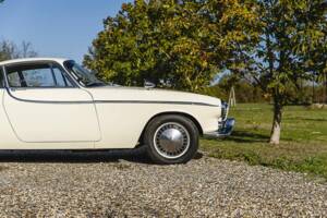 Image 24/50 of Volvo P 1800 (1962)