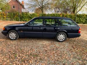 Image 15/148 of Mercedes-Benz 320 TE (1993)