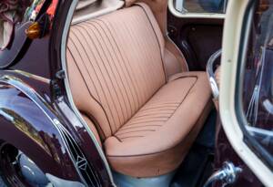 Immagine 29/33 di Renault 4 CV Décapotable (1951)