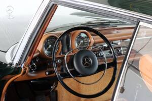 Image 12/99 of Mercedes-Benz 280 SE 3,5 (1971)