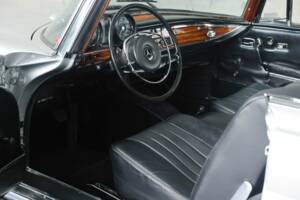 Image 22/48 of Mercedes-Benz 280 SE (1969)