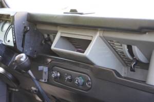 Image 17/64 of Land Rover Defender 90 Td5 (1999)