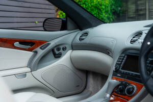 Image 40/60 of Mercedes-Benz SL 65 AMG (2004)