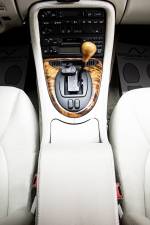 Image 18/37 of Jaguar XKR (1998)