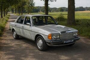 Immagine 1/8 di Mercedes-Benz 250 (1978)