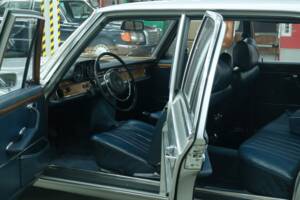 Image 18/50 of Mercedes-Benz 300 SEL 3.5 (1972)