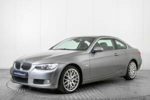Immagine 1/50 di BMW 325i (2007)