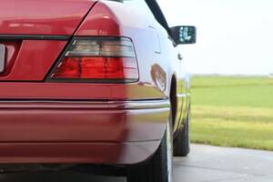 Image 39/50 of Mercedes-Benz E 220 (1994)