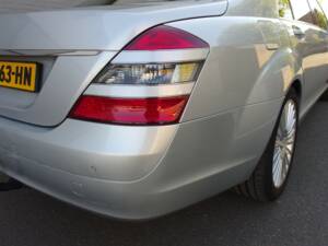 Image 27/98 of Mercedes-Benz S 500 L (2007)